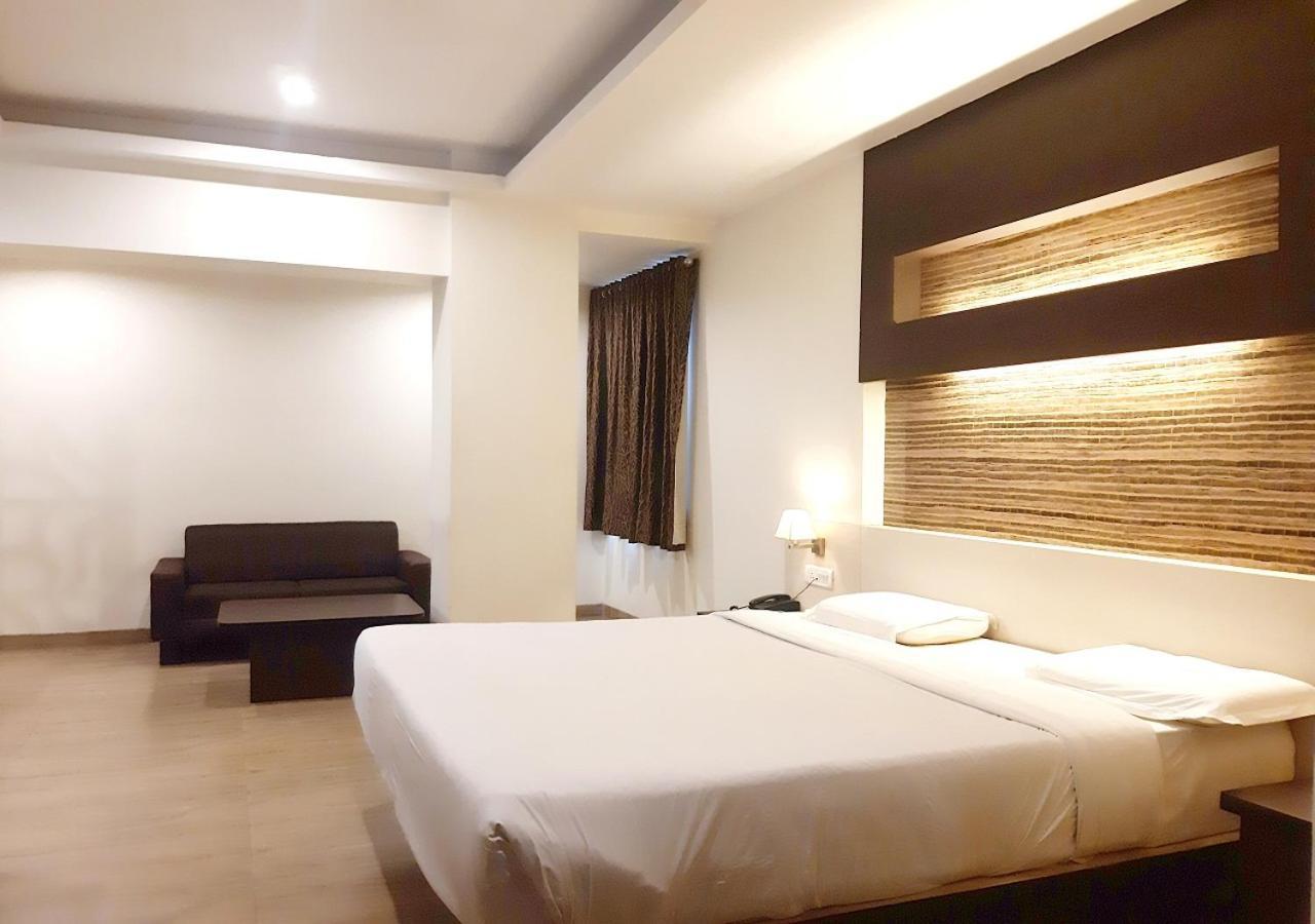 Hotel Adarsha Palace Belgaum Ngoại thất bức ảnh