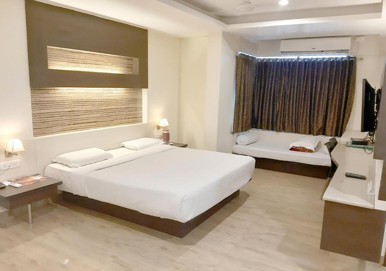 Hotel Adarsha Palace Belgaum Ngoại thất bức ảnh