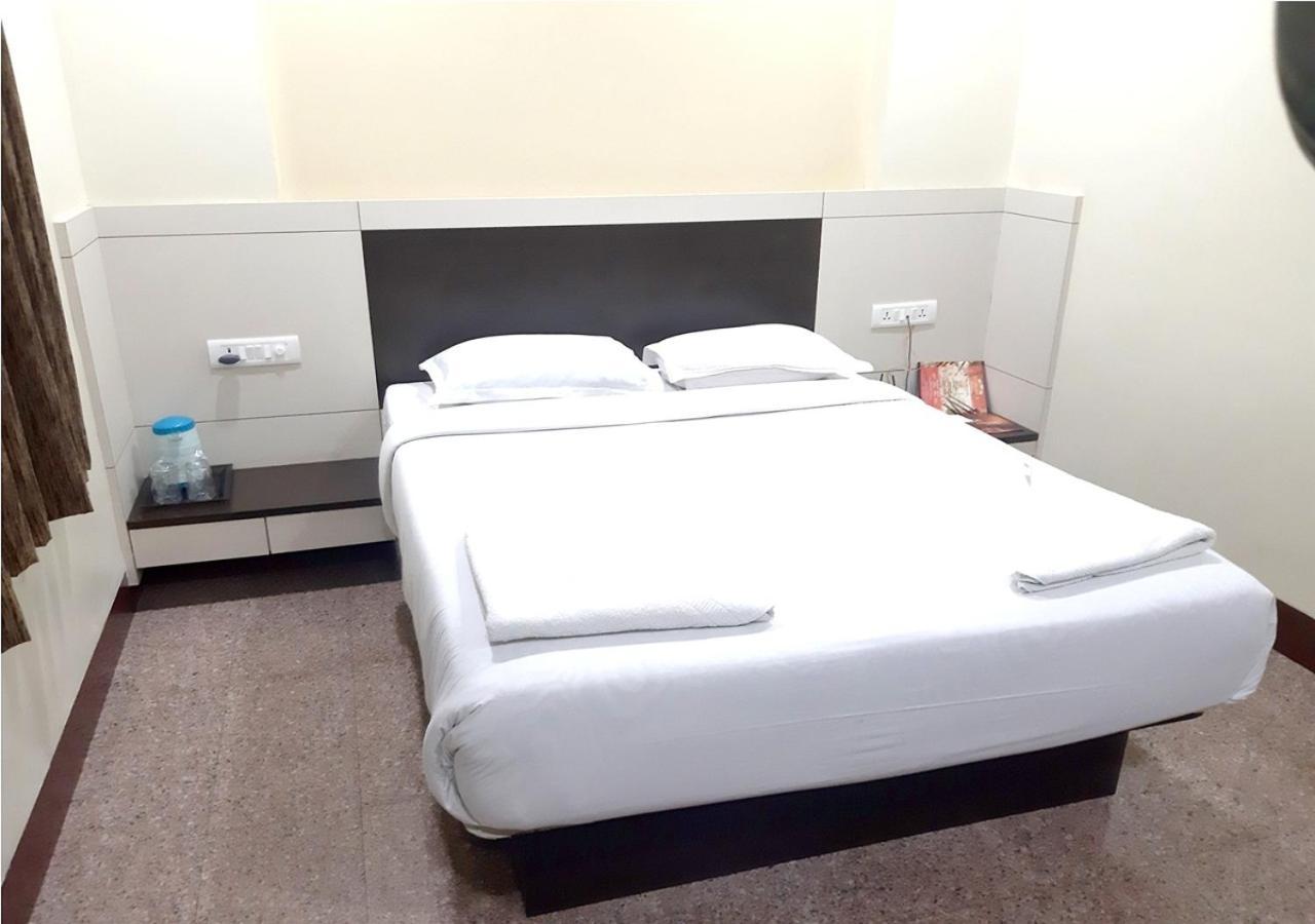 Hotel Adarsha Palace Belgaum Ngoại thất bức ảnh